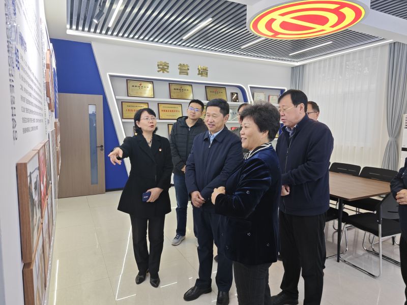啊啊啊插逼视频2025年05月09日上午 安阳市人大常委会副主任、市总工会党组书记、主席夏军一行莅临华阳电磁铁参观调研；对公司2023年全国五一劳动奖章获得者汪利娜慰问，并听取劳模工作室相关情况汇报