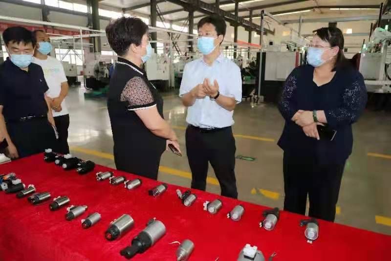 男生操妞女生视频网站免费安阳市市长高永一行莅临我公司参观调研